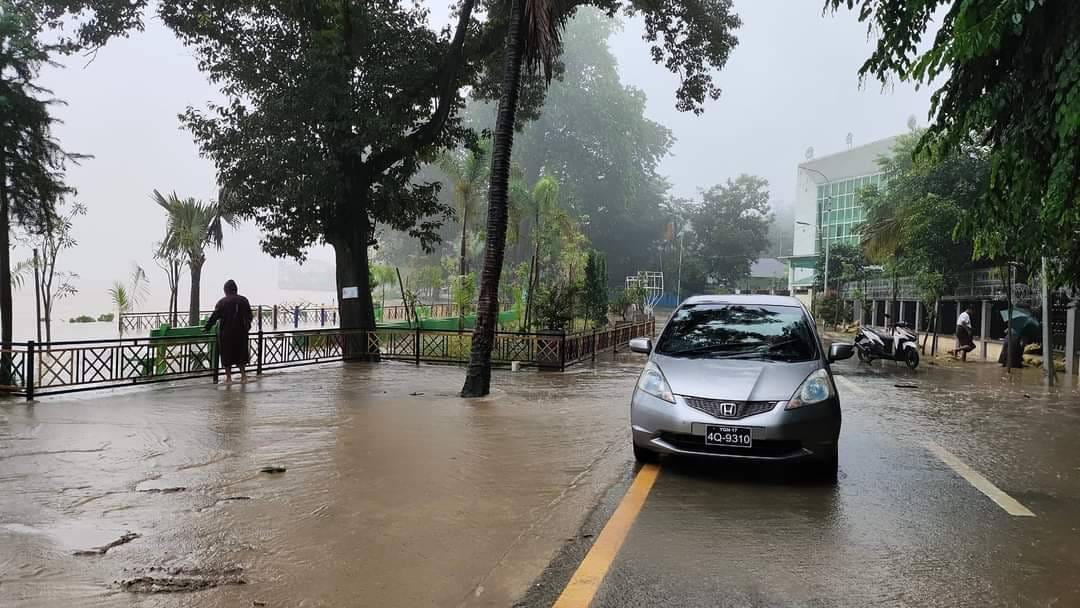 (မြစ်ကြီးနားနှင့် ဝိုင်း​မော်​နေရာအချို့ ကို ယ​နေ့ (ဇူလိုင် ၂) မနက်ပိုင်းက​တွေ့ရစဥ်။ဓါတ်ပုံ-CJ)
