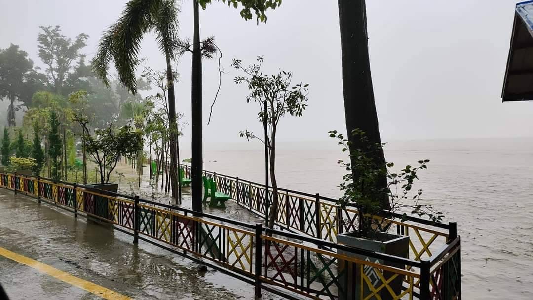 (မြစ်ကြီးနားနှင့် ဝိုင်း​မော်​နေရာအချို့ ကို ယ​နေ့ (ဇူလိုင် ၂) မနက်ပိုင်းက​တွေ့ရစဥ်။ဓါတ်ပုံ-CJ)