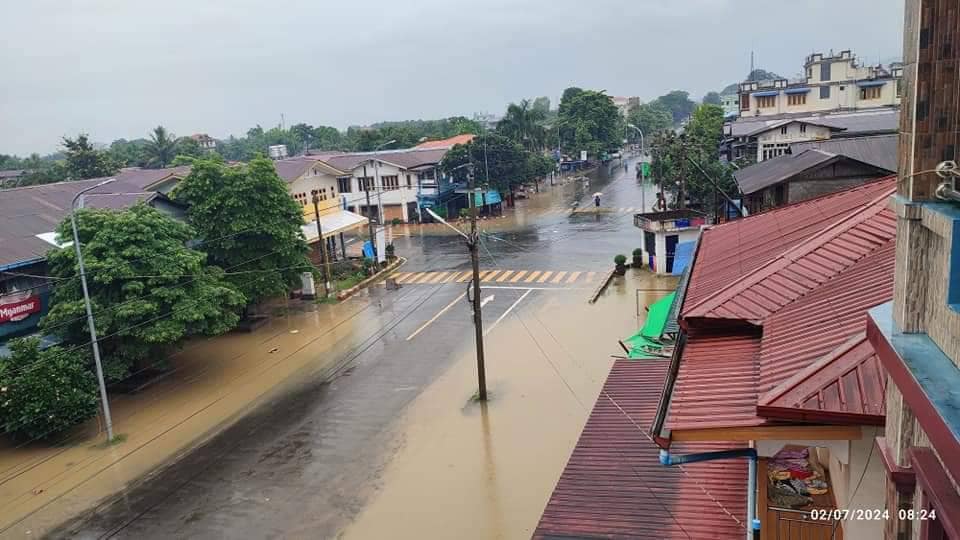 (မြစ်ကြီးနားနှင့် ဝိုင်း​မော်​နေရာအချို့ ကို ယ​နေ့ (ဇူလိုင် ၂) မနက်ပိုင်းက​တွေ့ရစဥ်။ဓါတ်ပုံ-CJ)