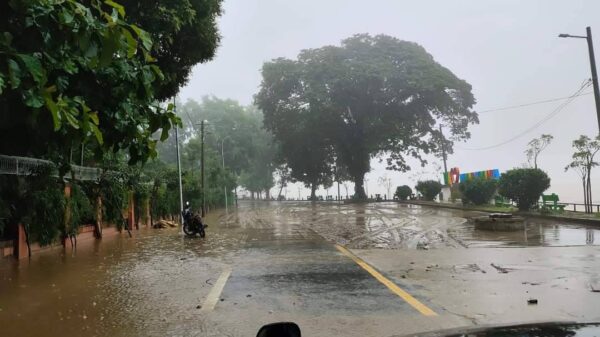 (မြစ်ကြီးနားနှင့် ဝိုင်း​မော်​နေရာအချို့ ကို ယ​နေ့ (ဇူလိုင် ၂) မနက်ပိုင်းက​တွေ့ရစဥ်။ဓါတ်ပုံ-CJ)