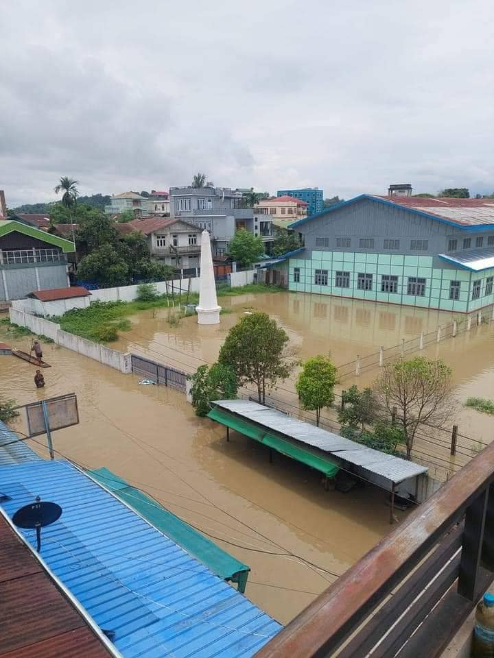 (ဟုမ္မလင်းမြို့ပေါ်တွင် ရေကြီးရေလျှံနေသည်ကို ဇူလိုင် ၄ ရက်ကတွေ့ရစဥ်။ ဓါတ်ပုံ-CJ)