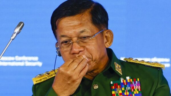 အာဏာသိမ်းခေါင်းဆောင်​မွေး​နေ့​တွင် ​တော်လှန်​ရေးတပ်များက စစ်​တပ်စခန်း များများသိမ်း​ပေးရန် ပြည်သူများလိုလား