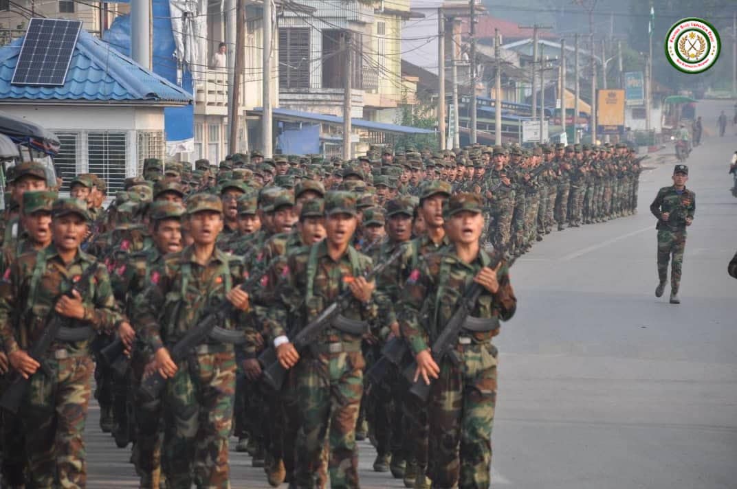 (SSPPနှင့် TNLAတပ်မှ ရဲဘော်များအား တွေ့ရစဥ်။ ဓာတ်ပုံ - SSPP၊ TNLA)