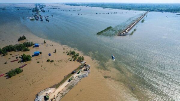 ဆည်ကျိုးလို့ တရုတ်အလယ်ပိုင်းမှာ ရေကြီး