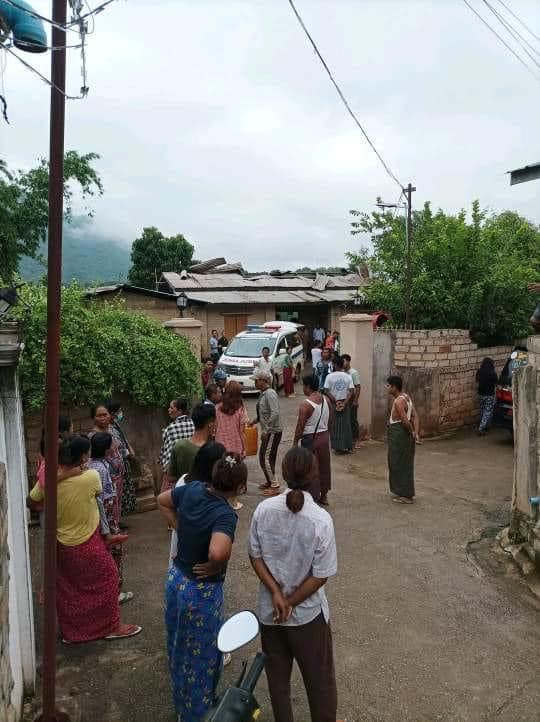 (လားရှိုးမြို့အတွင်း လက်နက်ကြီးကျရောက်မှုကြောင့် ထိခိုက်ပျက်စီးမှုများအား ပြီးခဲ့သည့်ရက်ပိုင်းက တွေ့ရစဉ်။ ဓာတ်ပုံ - CJ)
