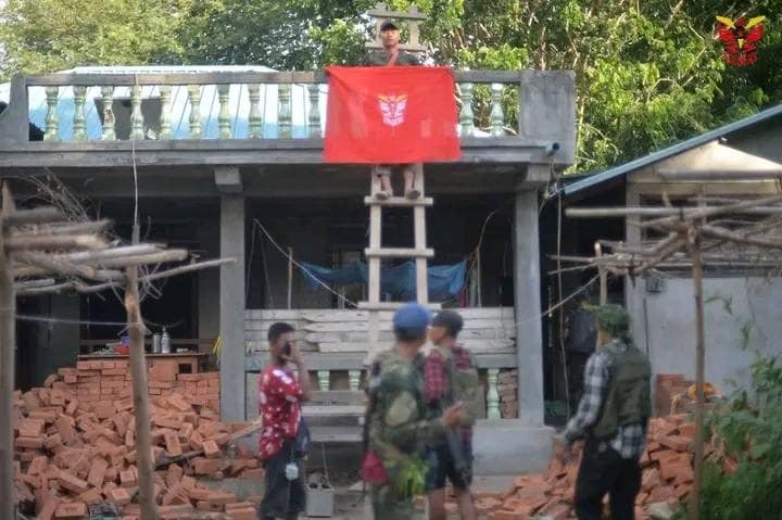 (ကူးတို့ဆိပ် ပျူရွာကို PDFများ ဝင်ရောက်သိမ်းပိုက်ပြီးနောက် တွေ့ရစဥ်။ ဓာတ်ပုံ-96 Soldiers -PDF)