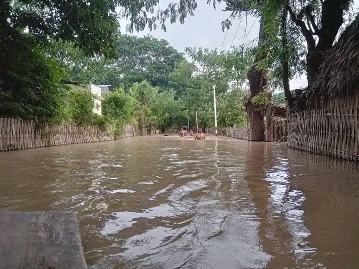 (ရေကြီးရေလျှံနေသော ကျေးရွာများအား တွေ့ရစဥ်။ ဓာတ်ပုံ-ရေစကြိုပအဖ)