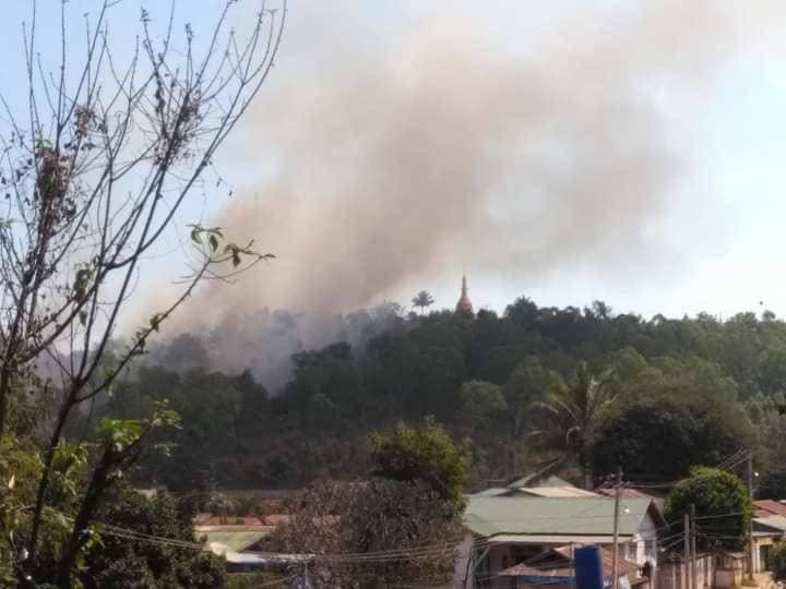 (လားရှိုးမြို့ကို ယနေ့မွန်းလွဲပိုင်း လေကြောင်းတိုက်ခိုက်ခံရသည့် သာသနာ ၂၅၀၀ကုန်းနေရာမြင်ကွင်း။ ဓာတ်ပုံ - CJ)