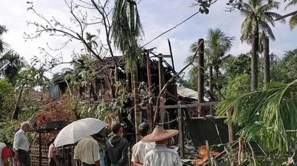 (တောင်ကုတ်မြို့နယ်၊ ကင်းထောင်ကျေးရွာကိုအောက်တိုဘာ ၄ရက်က လေကြောင်းတိုက်ခိုက်ခံရအပြီး တွေ့ရစဉ်။ ဓာတ်ပုံ - CJ)