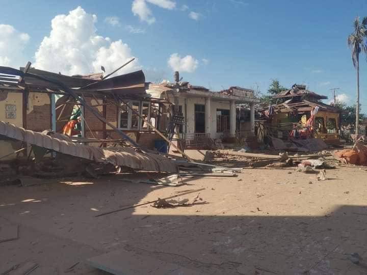 (လားရှိုးမြို့ကို ယနေ့မွန်းလွဲပိုင်း လေကြောင်းတိုက်ခိုက်ခံရသည့် သာသနာ ၂၅၀၀ကုန်းနေရာမြင်ကွင်း။ ဓာတ်ပုံ - CJ)