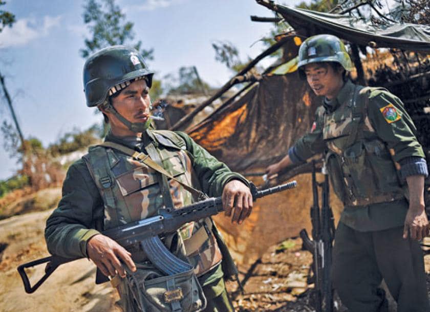 (ကချင်လွတ်လပ်ရေးတပ်မတော်(KIA)မှ ရဲဘော်များအား တွေ့ရစဉ်။ ဓာတ်ပုံ - CJ)
