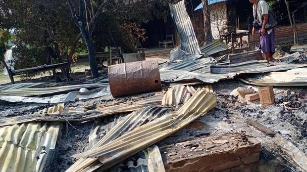 စစ်တပ် မီးရှို့ခဲ့တဲ့ စီပါရွာက မီး​လောင်ပြင် ။ဓါတ်ပုံ-CJ 