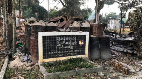(အင်းတော်မြို့မရဲစခန်းအား တော်လှန်ရေးတပ်များသိမ်းပိုက်ပြီးနောက် တွေ့ရစဉ်။ ဓာတ်ပုံ ​- CJ)