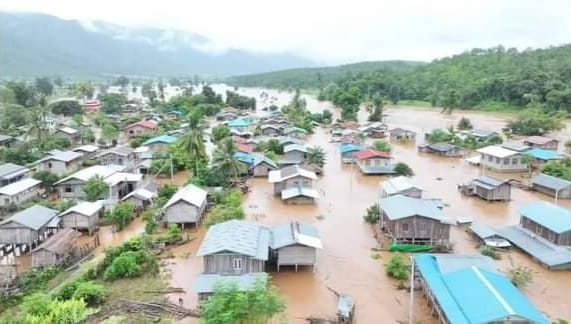 (ကရင်နီပြည်တ​စ်နေရာတွင်​ရေကြီး​​ရေလျှံနေစဥ်။ ဓါတ်ပုံ-CJ)