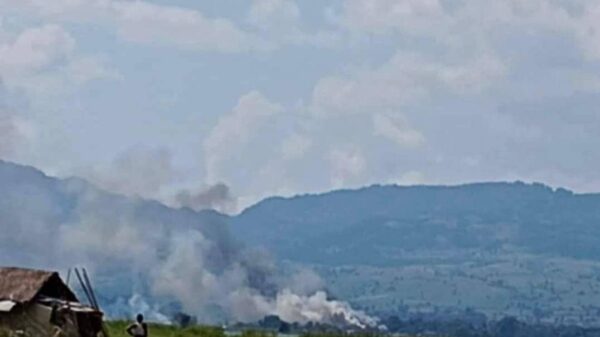 (နိုဝင်ဘာ ၁ရက်က စစ်ကောင်စီတပါနှင့် ပအိုဝ်းပြည်သူ့စစ် မီးရှို့ခဲ့သည့် ဟိုဝိုးရွာကိုတွေ့ရစဥ်။ ဓာတ်ပုံ - CJ)