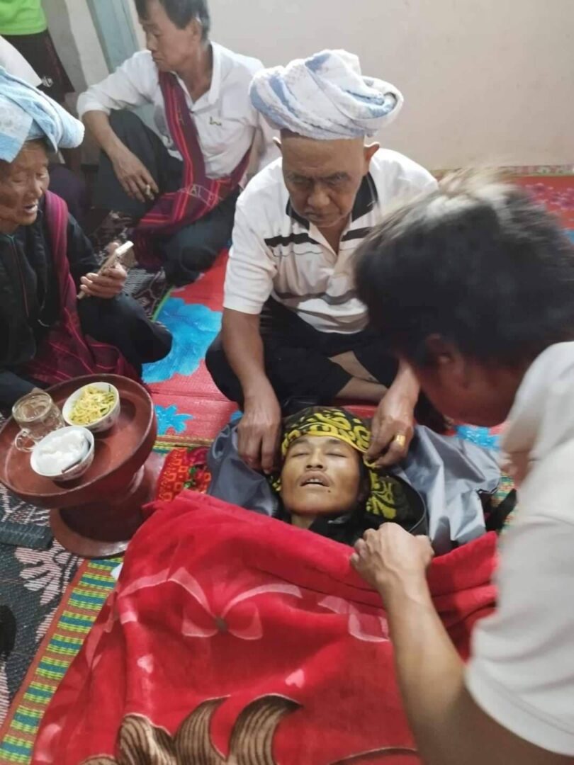 (တိုက်ပွဲတွင် သေဆုံးခဲ့သော ဗိုလ်ကြီး ခွန်သိန်းဇော် နှင့် ရဲဘော်ခွန်ရဲအောင်။ဓါတ်ပုံ--File Photo)
