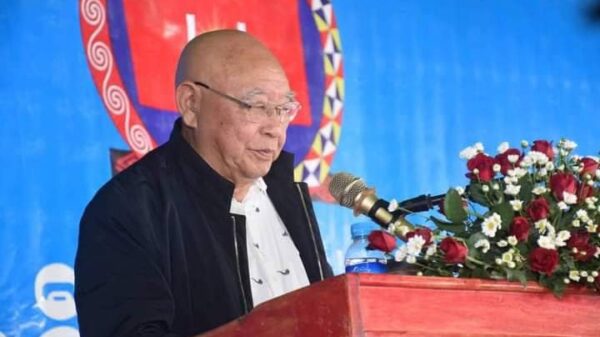 (စစ်ကောင်စီလက်အောက်ခံ ကချင်အထူးဒေသ(၁) ခေါင်းဆောင် ဦးဇခုန်တိန့်ယိန်းအား တွေ့ရစဉ်။ ဓာတ်ပုံ - CJ)