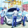 (ဆိပ်ကမ်းသို့ ရောက်လာသော လျှပ်စစ်ကားတစ်စီးအား စစ်ဆေးနေစဉ်။ ဓာတ်ပုံ - MOI)