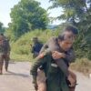 (ခေါပုတ်တပ်စခန်းသိမ်းတိုက်ပွဲမှ ထွက်ပြေးသော စစ်ကောင်စီတပ်သားအချို့အား ဖမ်းမိစဉ်။ ဓာတ်ပုံ - BPLA)