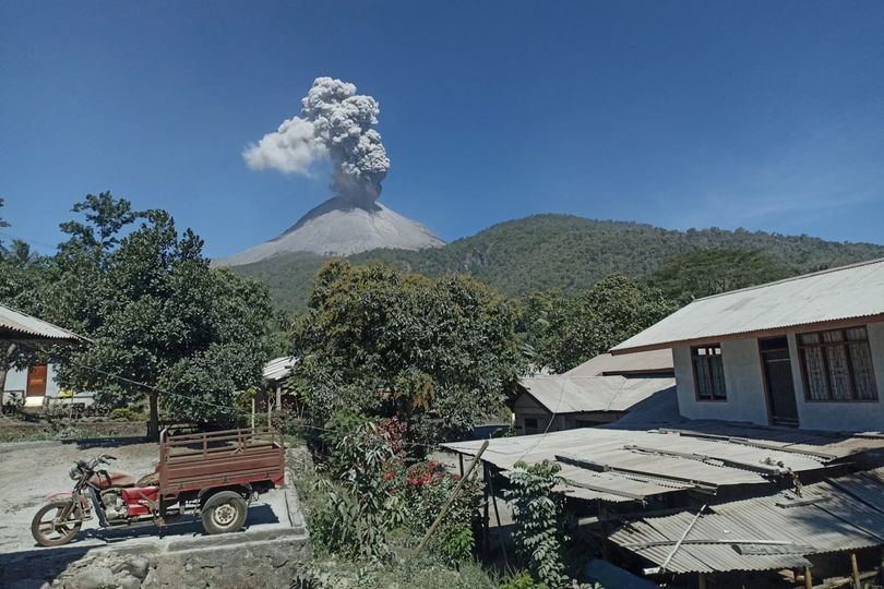 အင်ဒိုနီးရှား မီးတောင်ပေါက်ကွဲပြီး လူ ၆ ဦးထက်မနည်း သေဆုံး၊ အရေးပေါ် ကြေညာချက် အမြင့်ဆုံး ထုတ်ပြန်ထား