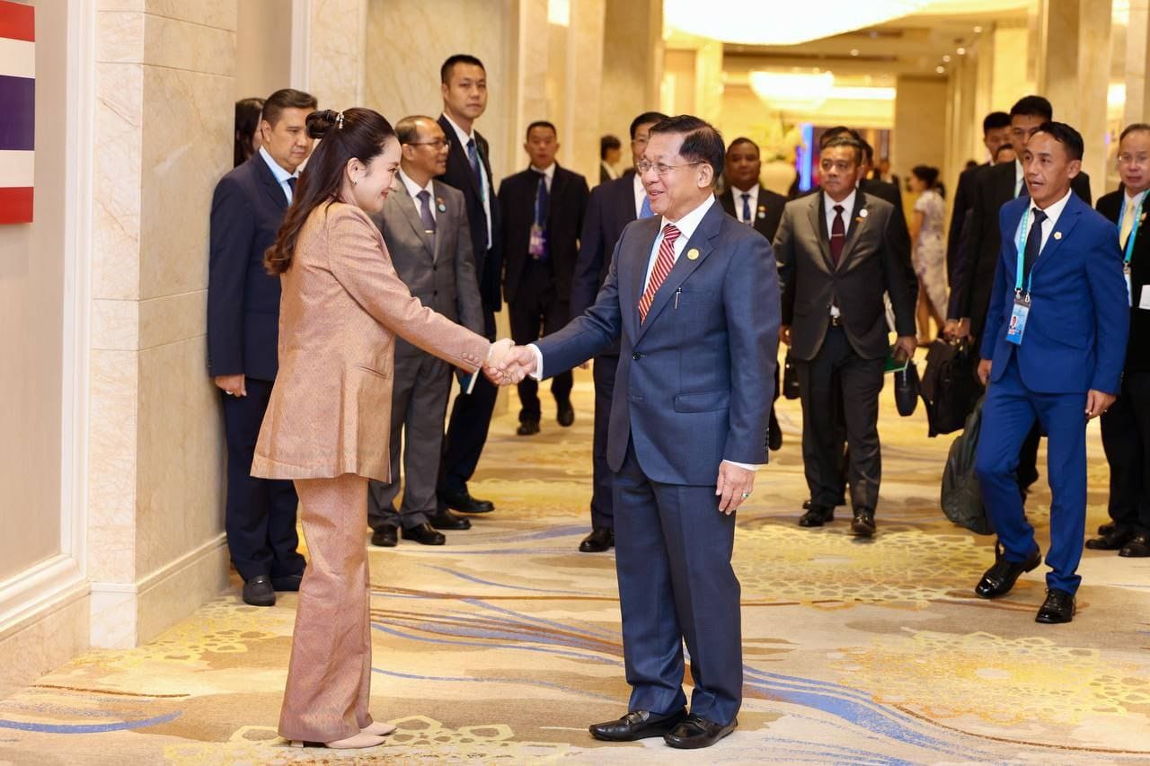 (ထိုင်းဝန်ကြီးချုပ်နှင့် အာဏာသိမ်း​ခေါင်း​ဆောင်။ဓါတ်ပုံ-စစ်​ကောင်စီ)