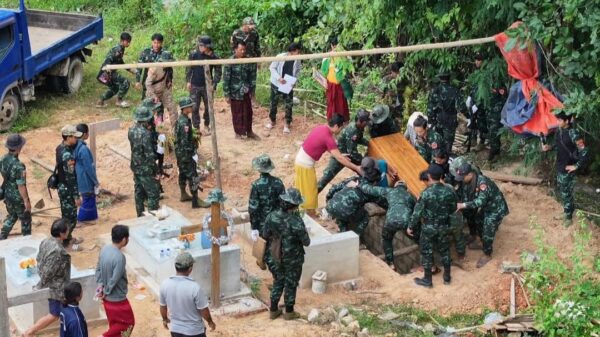 (BPDFမှ CDM ရဲတပ်သားဖေရယ်​၏ ဈပနအခမ်းအနားပြုလုပ်နေစဉ်။ ဓာတ်ပုံ - BPDF)