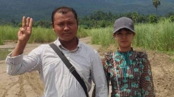 (ဦးဝင်းဌေးနှင့်၎င်း၏ဇနီးသည်အား တွေ့ရစဥ်။ဓာတ်ပုံ-ပေးပို့)