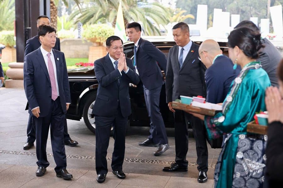 (အာဏာသိမ်း​ခေါင်း​ဆောင် နိုဝင်ဘာ ၅ ရက်တွင် တရုတ်သို့​ရောက်ရှိ​နေစဥ်။ဓါတ်ပုံ-စစ်​ကောင်စီ)