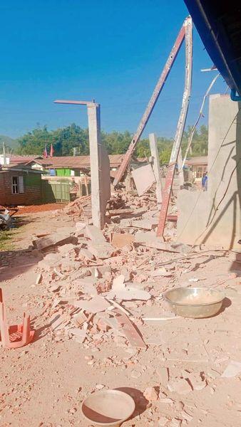 (ယနေ့နံနက်က လားရှိုးမြို့ လေကြောင်းတိုက်ခိုက်မှုကြောင့် ပျက်စီးမှုများ။ ဓာတ်ပုံ - CJ)