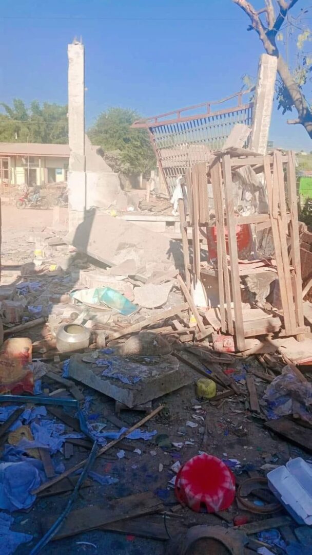 (ယနေ့နံနက်က လားရှိုးမြို့ လေကြောင်းတိုက်ခိုက်မှုကြောင့် ပျက်စီးမှုများ။ ဓာတ်ပုံ - CJ)