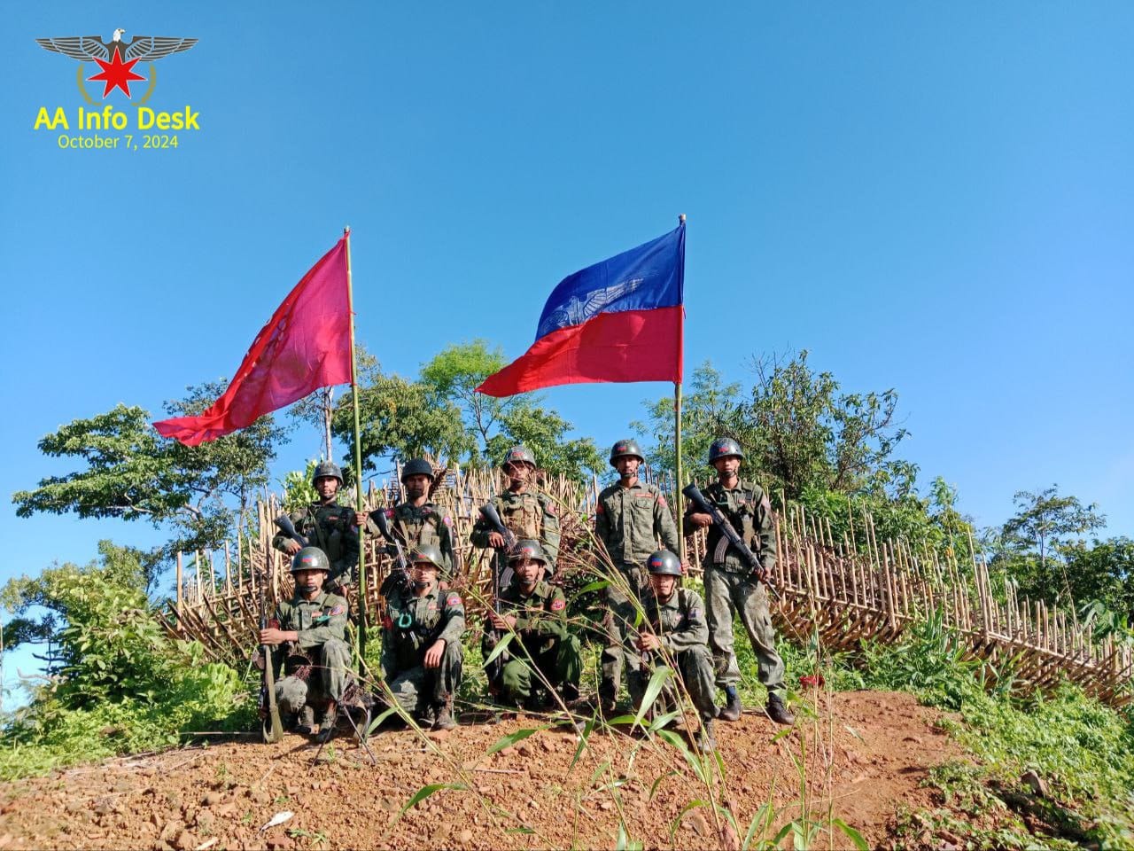 (အမ်းမြို့နယ်အတွင်းရှိစစ်စခန်းတစ်ခုကိုသိမ်းပိုက်ပြီး​နောက် AAတပ်ဖွဲ့ဝင်များ။ ဓါတ်ပုံ-AA Info Desk)