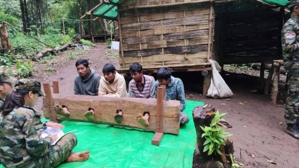 (စစ်သုံ့ပန်း ၄ ဦးကို ​တွေ့ရစဥ်။ဓါတ်ပုံ-CDF-Asho)