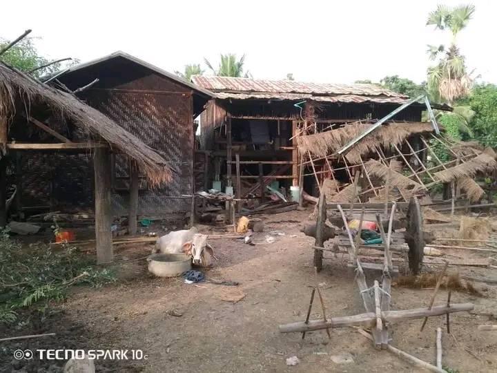 (လေကြောင်းတိုက်ခိုက်ပြီးနောက် ပျက်စီးသွားသောနေအိမ်များအား တွေ့ရစဥ်။ဓာတ်ပုံ - စစ်ကိုင်းပြည်သူဖေးမကူ ကွန်ရက်)