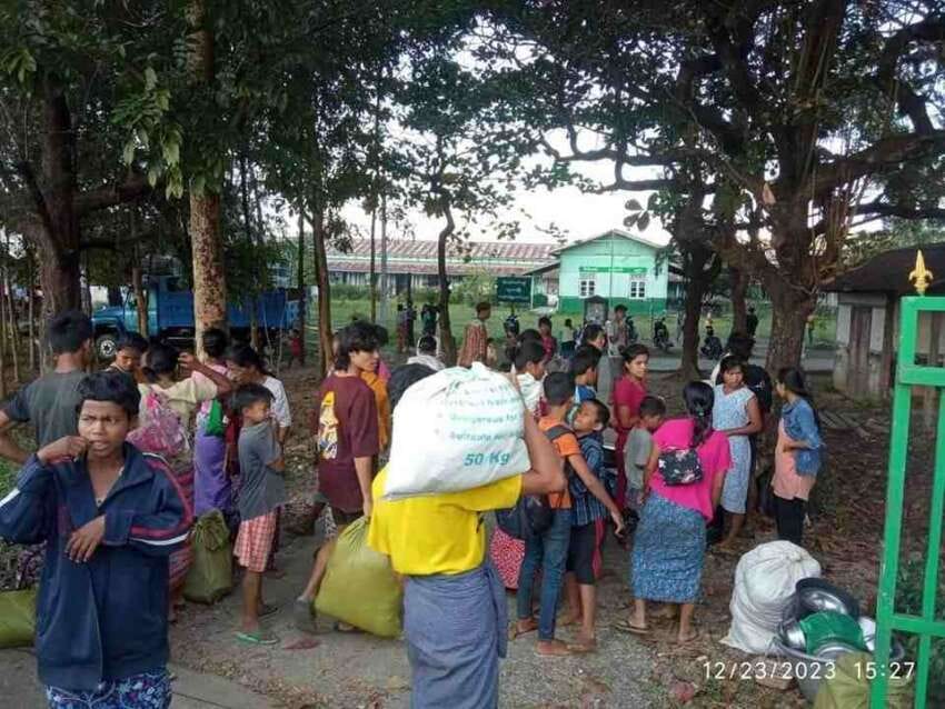(ရခိုင်ပြည်နယ်မှ စစ်​ဘေး​ရှောင် ပြည်သူများကို ၂၀၂၃ နှစ်ကုန်ပိုင်းက​တွေ့ရစဥ်။ဓါတ်ပုံ-CJ)