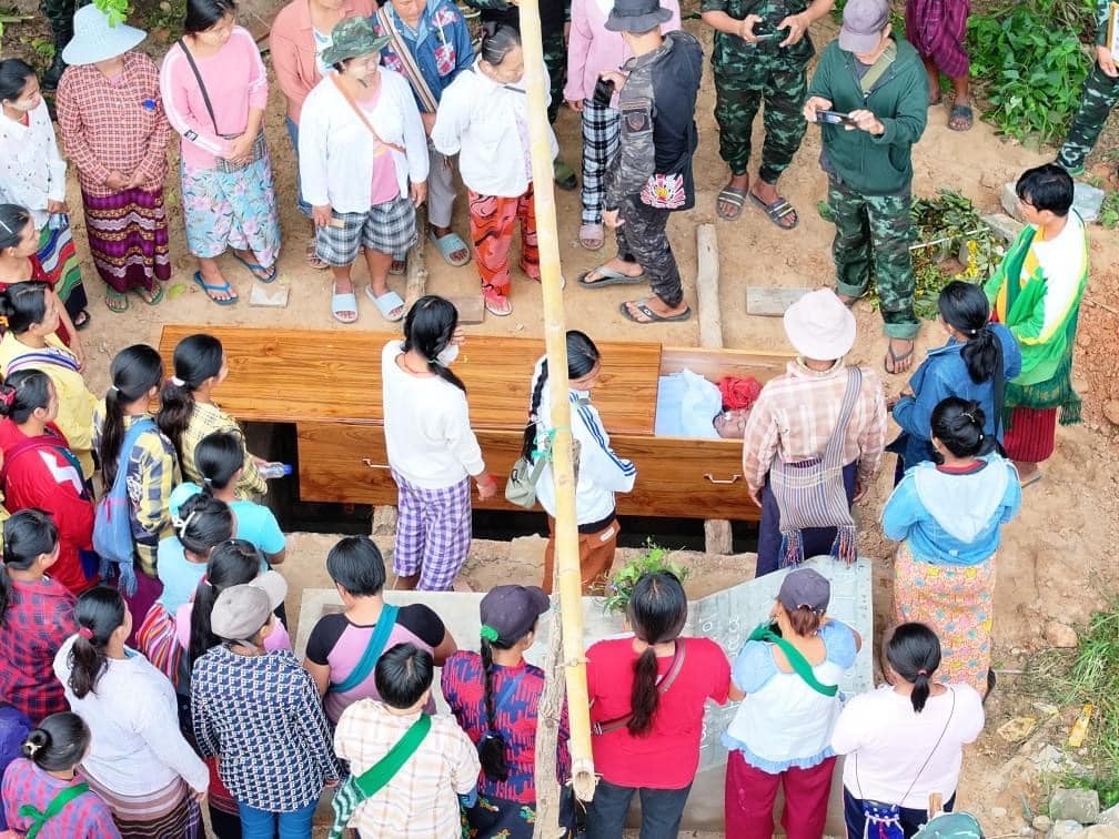 (BPDFမှ CDM ရဲတပ်သားဖေရယ်၏ ဈပနအခမ်းအနားပြုလုပ်နေစဉ်။ ဓာတ်ပုံ - BPDF)