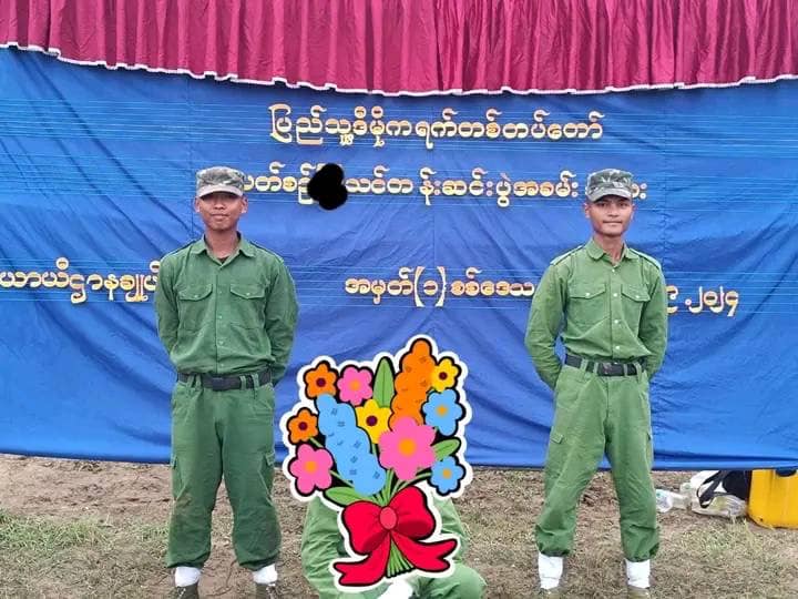 (ကျဆုံးခဲ့သော ရဲဘော် နှစ်ဦးအား တွေ့ရစဥ်။ဓာတ်ပုံ-ပြည်သူ့ဒီမိုကရက်တစ်တပ်တော်)