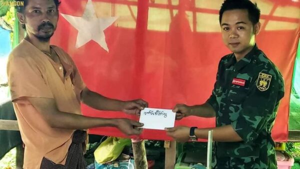 အလင်းဝင်လာ​သောစစ်သားများကို ကြိုဆို​နေကြ​သောPDF များ