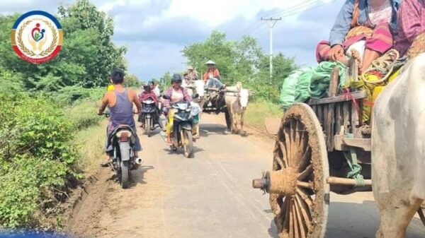 (ပုလဲမြို့နယ်မှ စစ်ဘေးရှောင်ပြည်သူများအား တွေ့ရစဥ်။ဓာတ်ပုံ - စစ်ကိုင်းပြည်သူဖေးမကူကွန်ရက်)