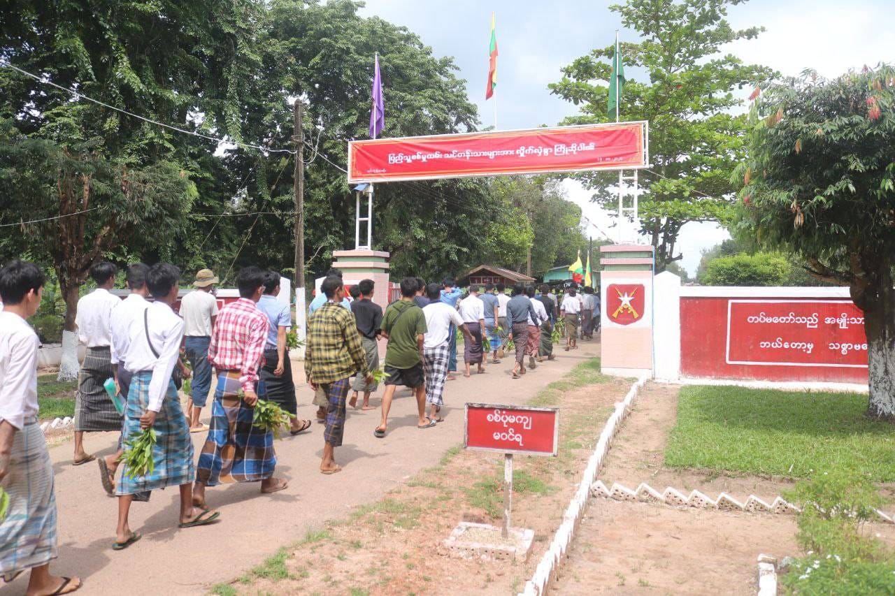 စစ်အုပ်စုက စစ်သားသစ်အဖြစ်စုဆောင်းခံရသူတွေ