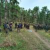 (ချင်းဒေသကာကွယ်ရေးတပ် (CDF-Hakha)မှ ရဲဘော်များနှင့် စစ်​သုံ့ပန်းများအား တွေ့ရစဉ်။ ဓာတ်ပုံ - CDFဟားခါး)