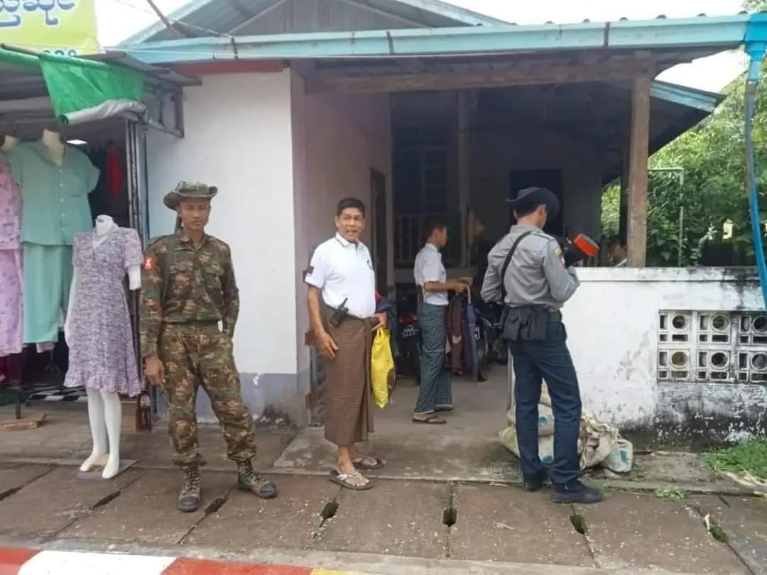 (စစ်ကောင်စီက သန်းခေါင်စာရင်းကောက်ယူရာတွင် စစ်သားများ၊ရဲများ၊ပျူ စောထီးများပါ ခေါ်လာ ကြောင်း ဒေသအချို့မှပြည်သူများက ပြောသည်။ ဓာတ်ပုံ-CJ)