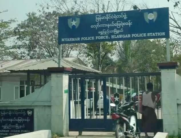 (ဗုံးပေါက်ကွဲမှု ဖြစ်ပွားခဲ့သည့် ရွှေပြည်သာမြို့နယ် လှော်ကားနယ်မြေ ရဲစခန်းကို တွေ့ရစဥ်။ ဓာတ်ပုံ - CJ)