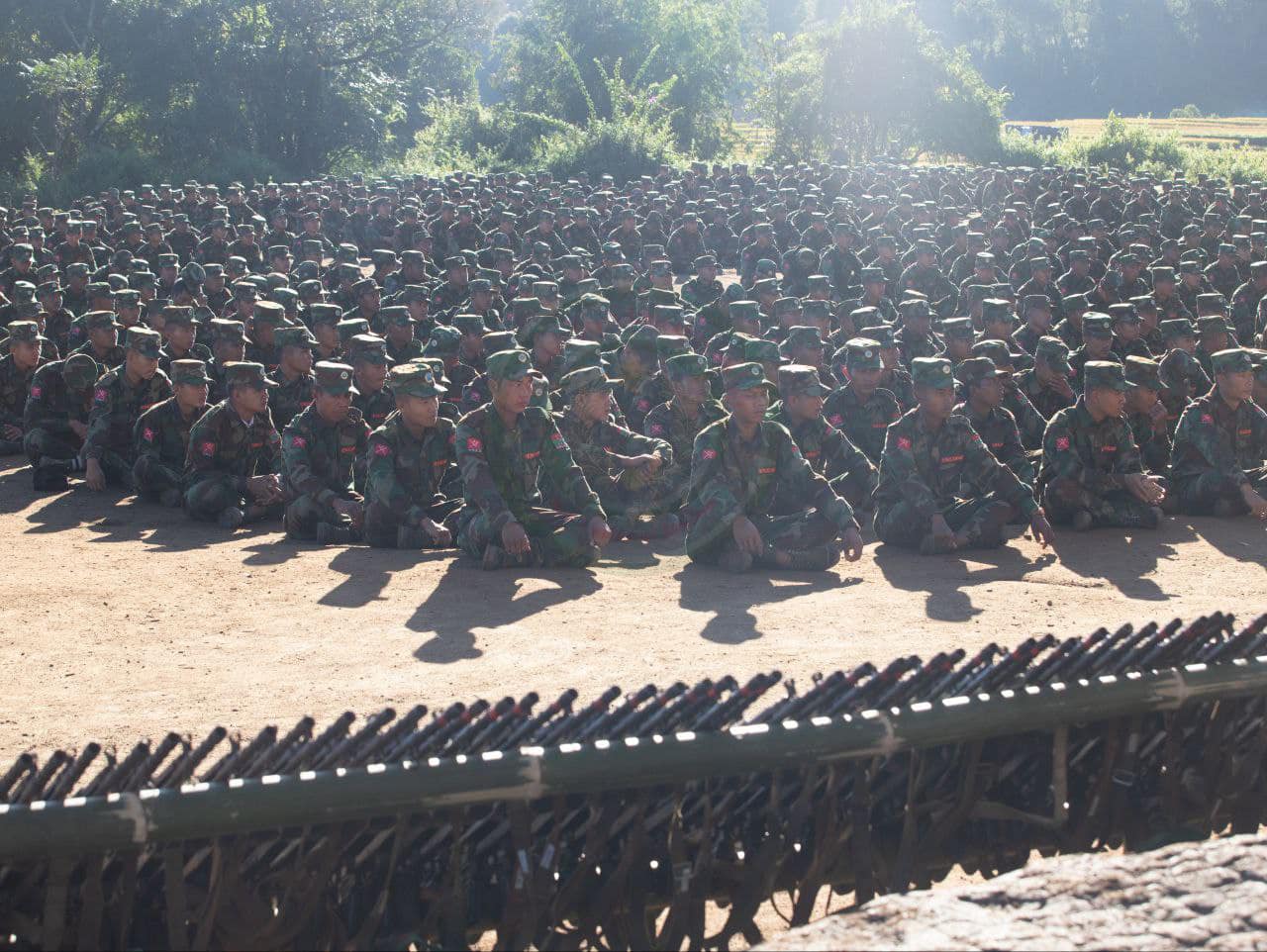 (TNLA၏ အထူးတိုက်ခိုက်ရေး စစ်သင်တန်းဆင်းရဲဘော်များအား တွေ့ရစဉ်။ ဓာတ်ပုံ - TNLA)