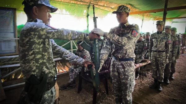 (ဗမာအမျိုးသားတော်လှန်ရေးတပ်မတော် (BNRA)မှ ရဲဘော်များအား တွေ့ရစဉ်။ ဓာတ်ပုံ - BNRA)