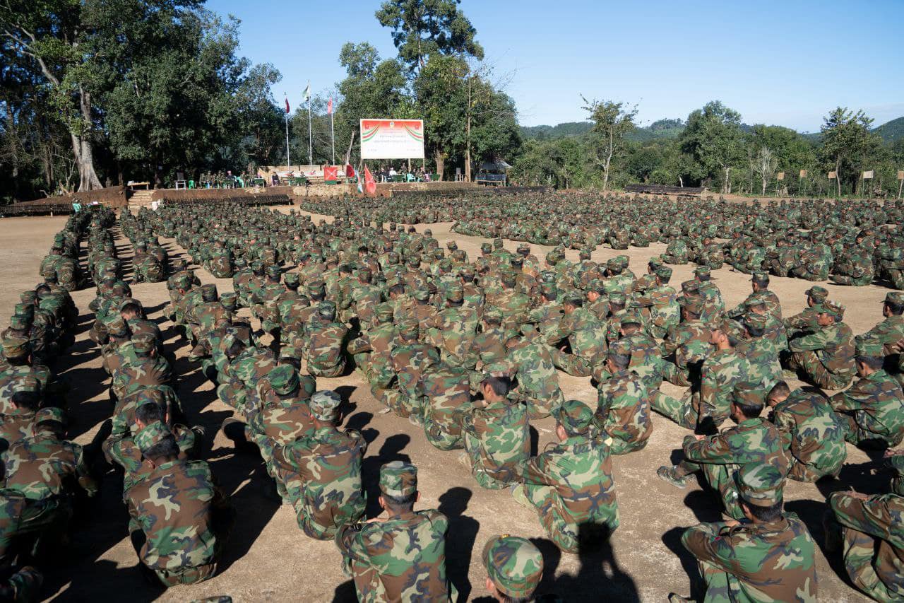 (TNLA၏ အထူးတိုက်ခိုက်ရေး စစ်သင်တန်းဆင်းရဲဘော်များအား တွေ့ရစဉ်။ ဓာတ်ပုံ - TNLA)