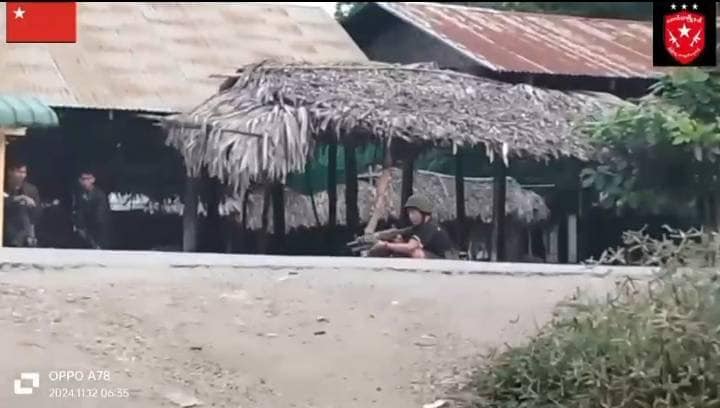 (ဇဂျမ်းနယ်မြေရဲစခန်းအား တော်လှန်ရေးအဖွဲ့များ တိုက်ခိုက်နေစဥ်။ ဓာတ်ပုံ-File)