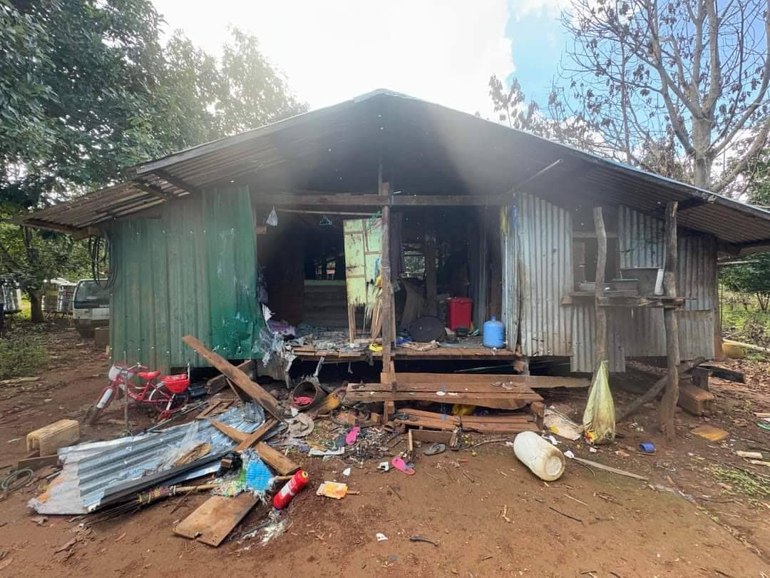 (ဖယ်ခုံ-ပင်လောင်းနယ်စပ်ရှိကျေးရွာများကို စစ်ကောင်စီတပ် ဖျက်ဆီးထားသည်ကိုတွေ့ရစဥ်။ ဓာတ်ပုံ KNDF)