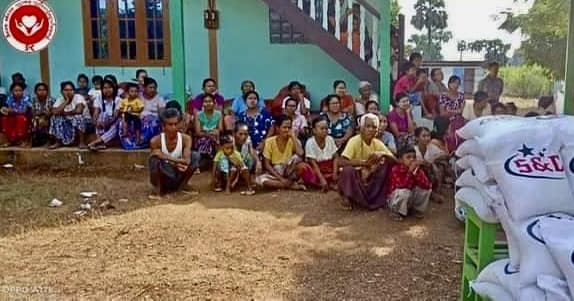 (ဘုတလင်မြို့နယ်အတွင်း ဒေသခံပြည်သူများ စစ်ရှောင်နေကြသည်ကို တွေ့ရစဥ်။ဓာတ်ပုံ - S&C)