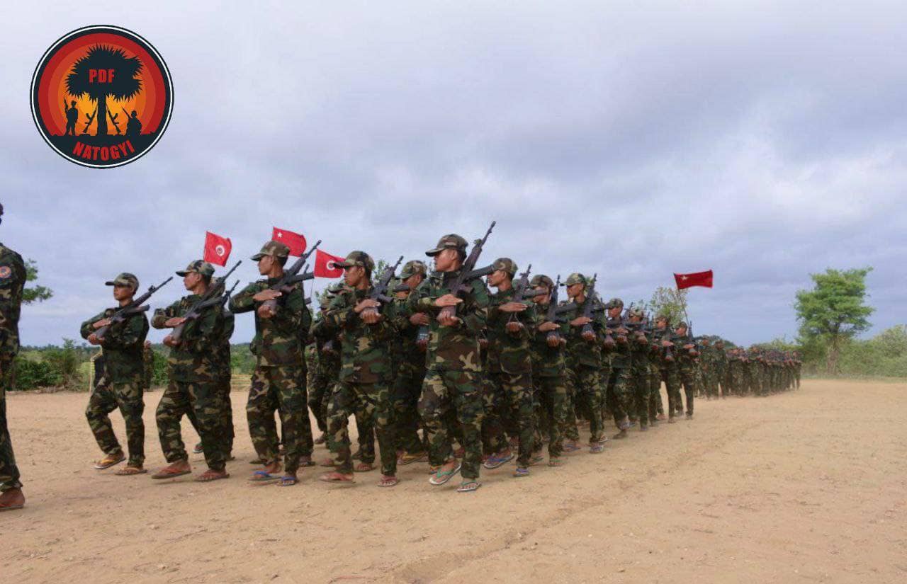 (သြဂုတ်အတွင်းကပြုလုပ်သည့် နွားထိုးကြီး PDF၏ သင်တန်းဆင်းပွဲတစ်ခု၌ ရဲဘော်များအား တွေ့ရစဥ်။ ဓာတ်ပုံ-NPDF)