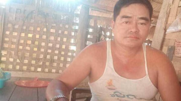 (စစ်ကောင်စီခန့်အုပ်ကြီး အာကြီးနှင့် ၎င်းထံမှသိမ်းဆည်းရရှိသော ပစ္စည်းအချို့ကိုတွေ့ရစဥ်။ ဓာတ်ပုံ - ပေးပို့)